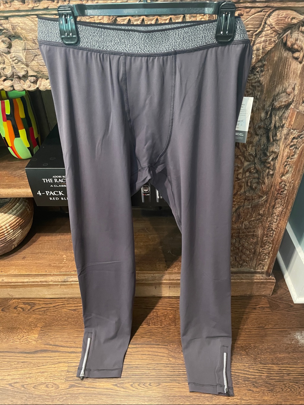 Vuori Men’s Grey Sweatpants Joggers With Ankle Zips, 5 New Pairs Available.